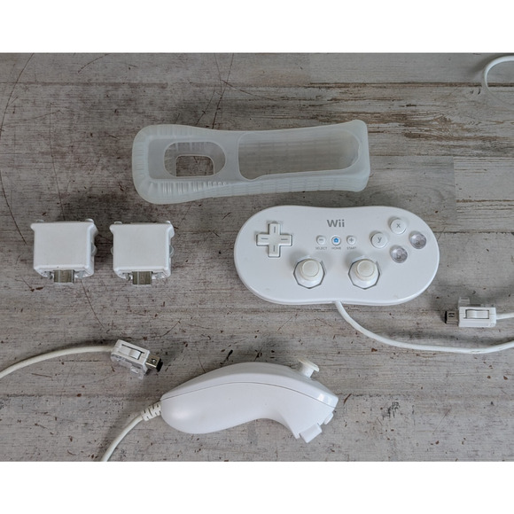 OEM Wii RVL-005 Classic Controller RVL-004 Nunchuck RVL-026 Wii Motion Plus (2x)